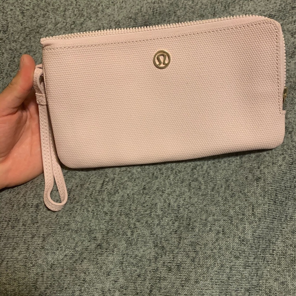 Lululemon clutch